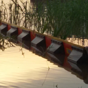 BARRERA FLOTANTE RÍGIDA ANTIDERRAME TIPO VALLA PARA AGUAS TRANQUILAS 15 X 20 PULG X METRO