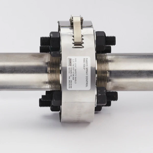 CUBRE BRIDAS EN ACERO INOXIDABLE CON ABRAZADERA DE SUJECIÓN RÁPIDA PARA CAÑOS 6 PULG Ramco®